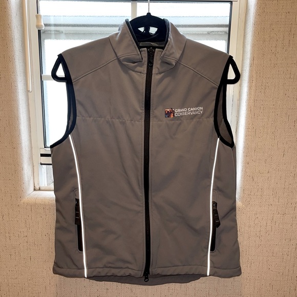 Outdoor vest from The GRAND CANYON CONSERVANCY - Picture 1 of 4